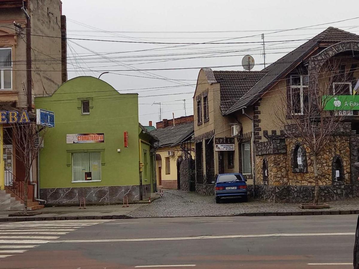شقة 1 комнатная в центре мукачева, улица мира *