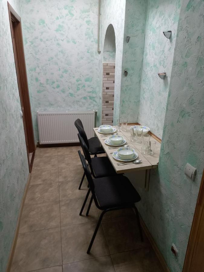 1 комнатная в центре мукачева, улица мира Apartment