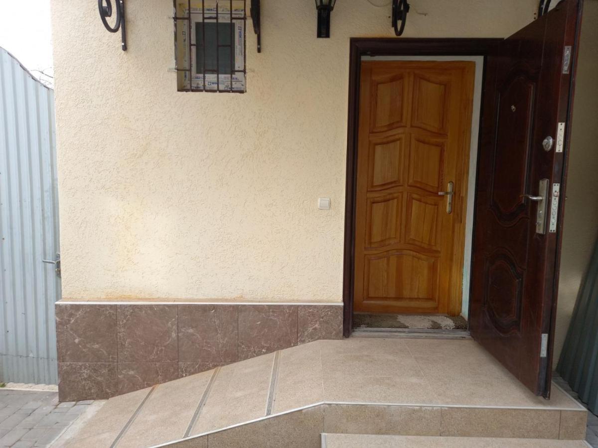 1 комнатная в центре мукачева, улица мира Apartment